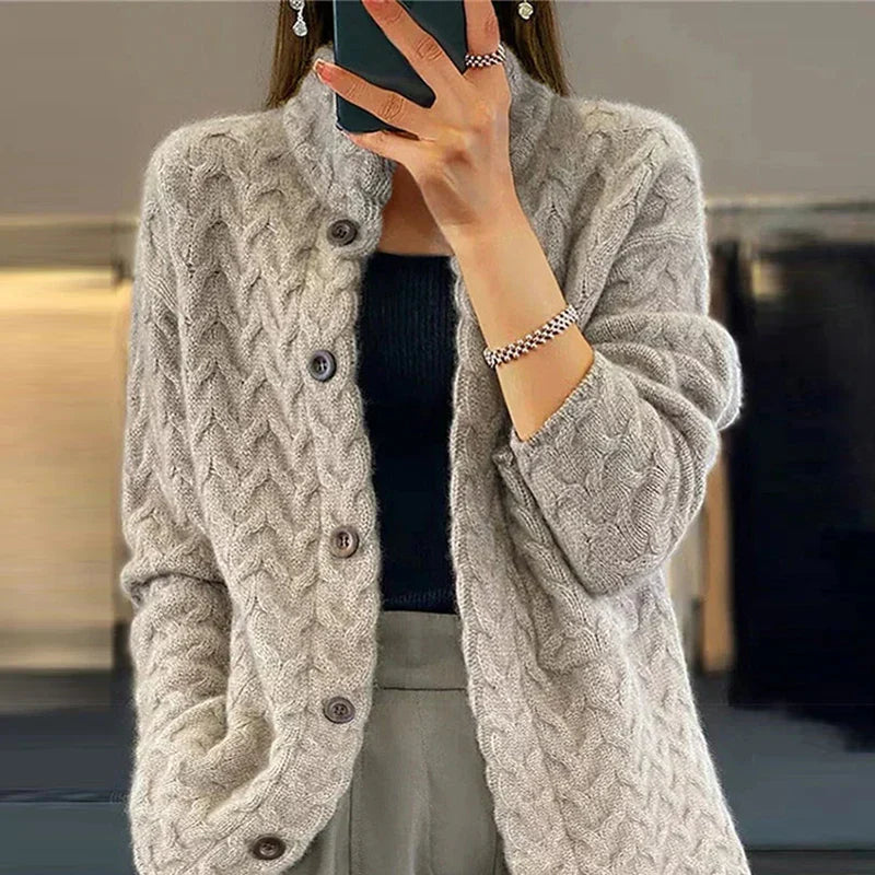 Nicolina | Classic Cardigan