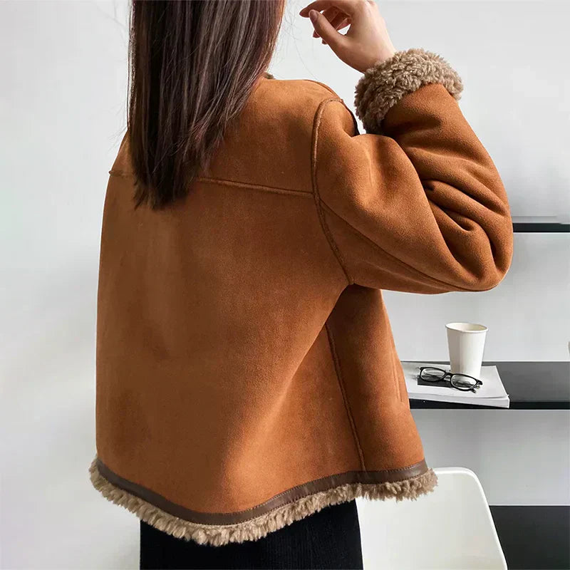 Maureen | Chic jacket with gold buttons